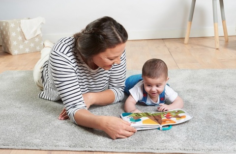 TINY LOVE Książeczka moje podróże zabawa na łące