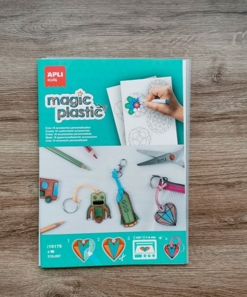 Magiczny plastik przezroczysty Apli Kids 4 arkusze Magiczny plastik przezroczysty Apli Kids 4 arkusze