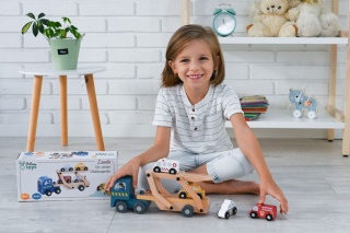 LAWETA DREWNIANA CIĘŻARÓWKA 4 AUTKA POJAZDY RATUNKOWE ADAM TOYS