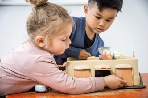 BIO garaż z 3 autami i kartonowe zabawki