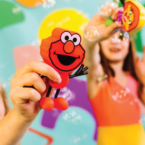 Glo Pals Postać Elmo z dwiema kostkami świecącymi w wodzie Glo Pals Postać Elmo z dwiema kostkami świecącymi w wodzie