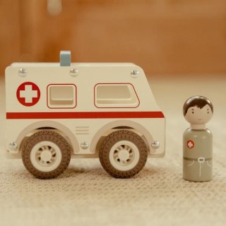 LITTLE DUTCH AMBULANS DREWNIANE AUTKO KARETKA SAMOCHODZIK FSC