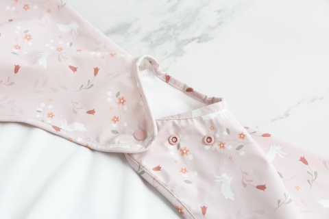 BiBADO Wodoodporny śliniak z długim rękawem BLW Botanical Bunnies