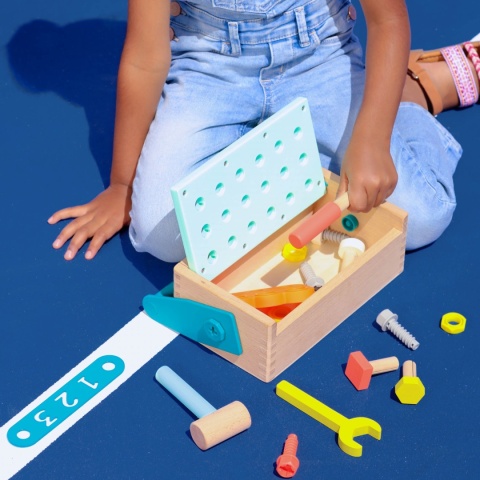 B.TOYS Fix ‘n’ Play Kit – skrzynka małego majsterkowicza, z WIERTARKĄ