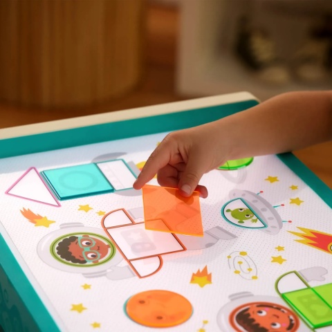 B.TOYS Look & Shine – edukacyjny podświetlany stolik do rysowania (71 el.)