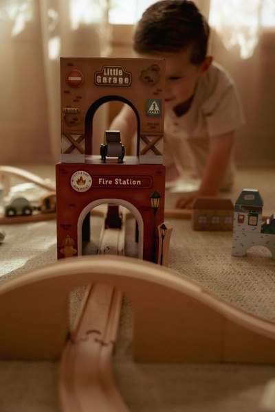 Little Dutch Wieża do układania + 6 autek FSC