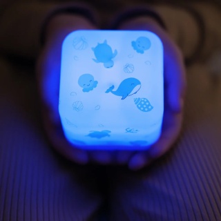 Cloud B Przenośna lampka nocna Cube B świecąca kostka Ocean
