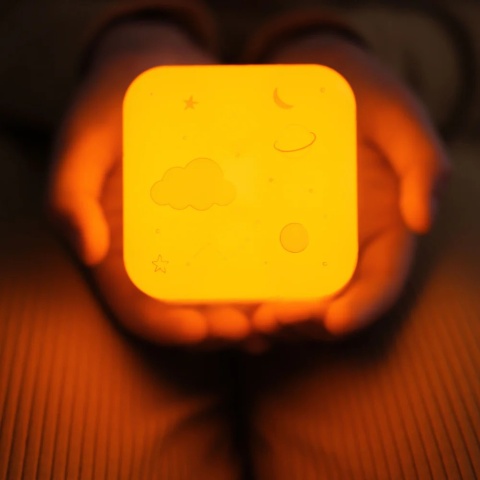 Cloud b Przenośna lampka nocna Cube B świecąca kostka Kosmos
