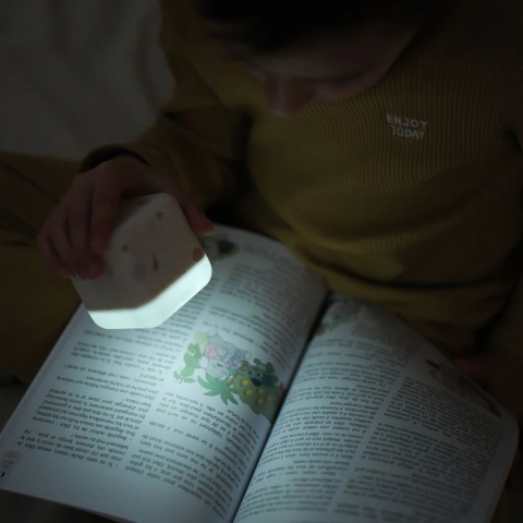 Cloud b Przenośna lampka nocna Cube B świecąca kostka Kosmos