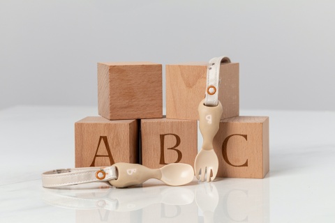 BiBADO Łyżeczka i widelec z możliwością doczepienia do śliniaka Fawn