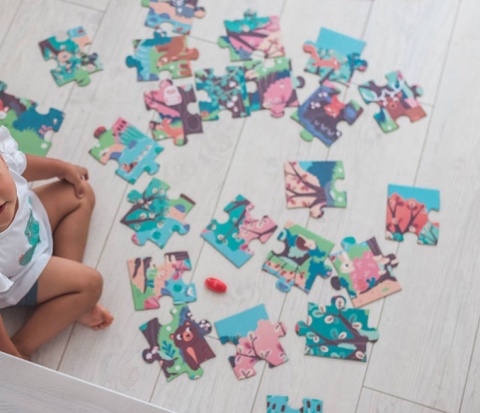 Janod Świecące puzzle z mini-lampką UV Las 24 elementy 3+