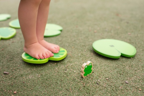 BS Toys, Ścieżka równoważna dla dzieci, Zbieraj żabki, utrzymaj równowagę, 3+