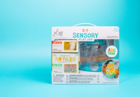 Glo Pals ABC Zestaw sensoryczny DIY, świecący słoik z brokatami i figurkami Fun Fillers + naklejki gratis