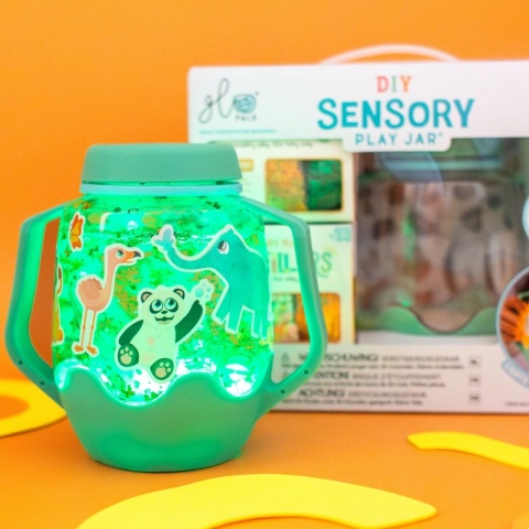 Glo Pals ZOO Zestaw sensoryczny DIY, świecący słoik z brokatami i figurkami Fun Fillers + naklejki gratis