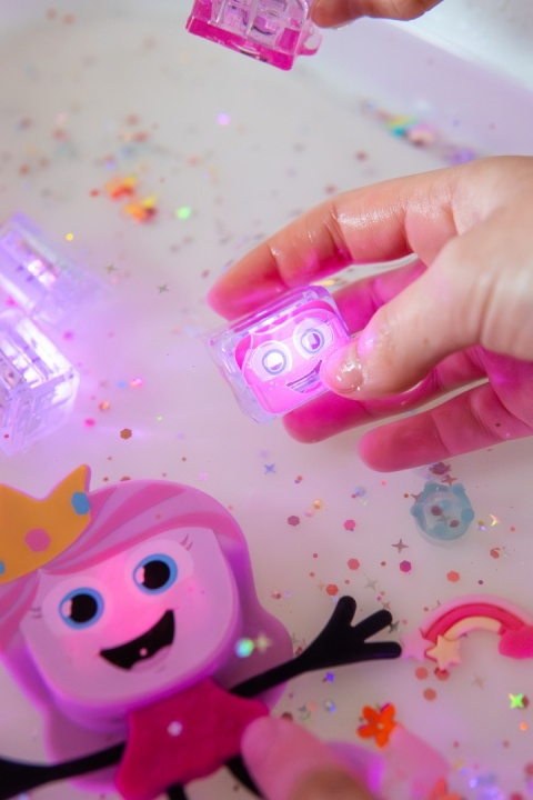 Glo Pals Kostki sensoryczne świecące w wodzie IDA Ksiezniczka , kolor rozowy
