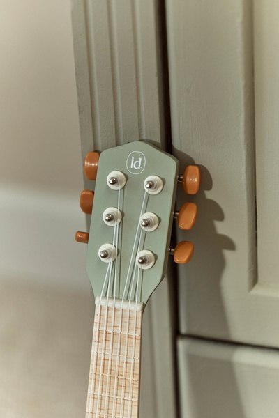 Little Dutch Drewniana gitara zielona Safari Friends FSC
