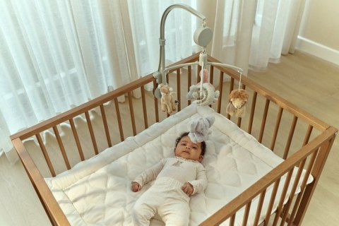Little Dutch Karuzela do łóżeczka drewniana Safari Friends FSC
