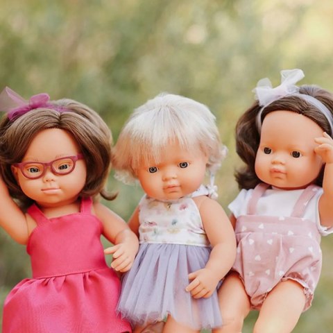 Miniland Lalka w ubranku dziewczynka Europejka z brązowymi włosami 38 cm - My Friends & Me