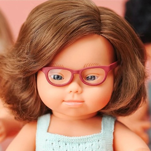 Miniland Lalka w ubranku dziewczynka z zespołem Downa i okularami Europejka brunetka 38cm