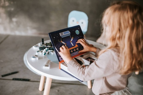 Janod Magnetyczna układanka Kosmos Magnetibook