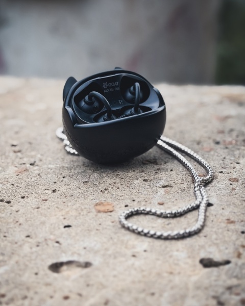 Kiddoboo GOAT Earbuds Buzzkill słuchawki bezprzewodowe, mikrofon, lekkie, etui-wisiorek 9+