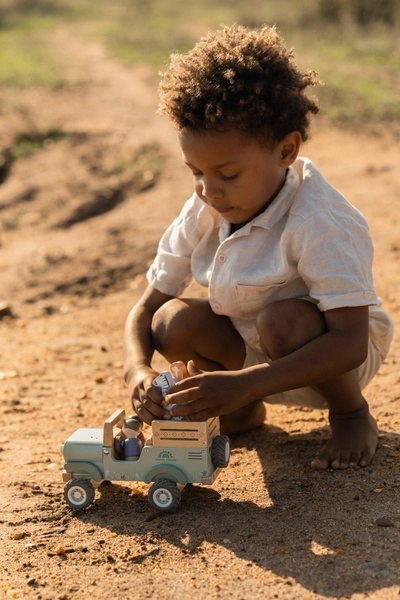 Little Dutch Drewniany samochód ze zwierzątkami Safari Friends FSC