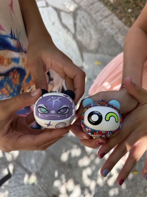 Kiddoboo GOAT Earbuds Frozen Cyborgs słuchawki bezprzewodowe mikrofon lekkie etui-wisiorek 9+