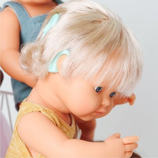 Miniland Lalka w ubranku dziewczynka Europejka z implantem ślimakowym jasne blond włosy 38 cm