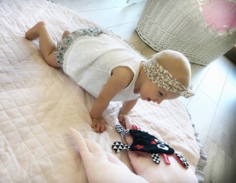 HENCZ SZELEŚCIK KONTRASTOWY SENSORYCZNY MASKOTKA